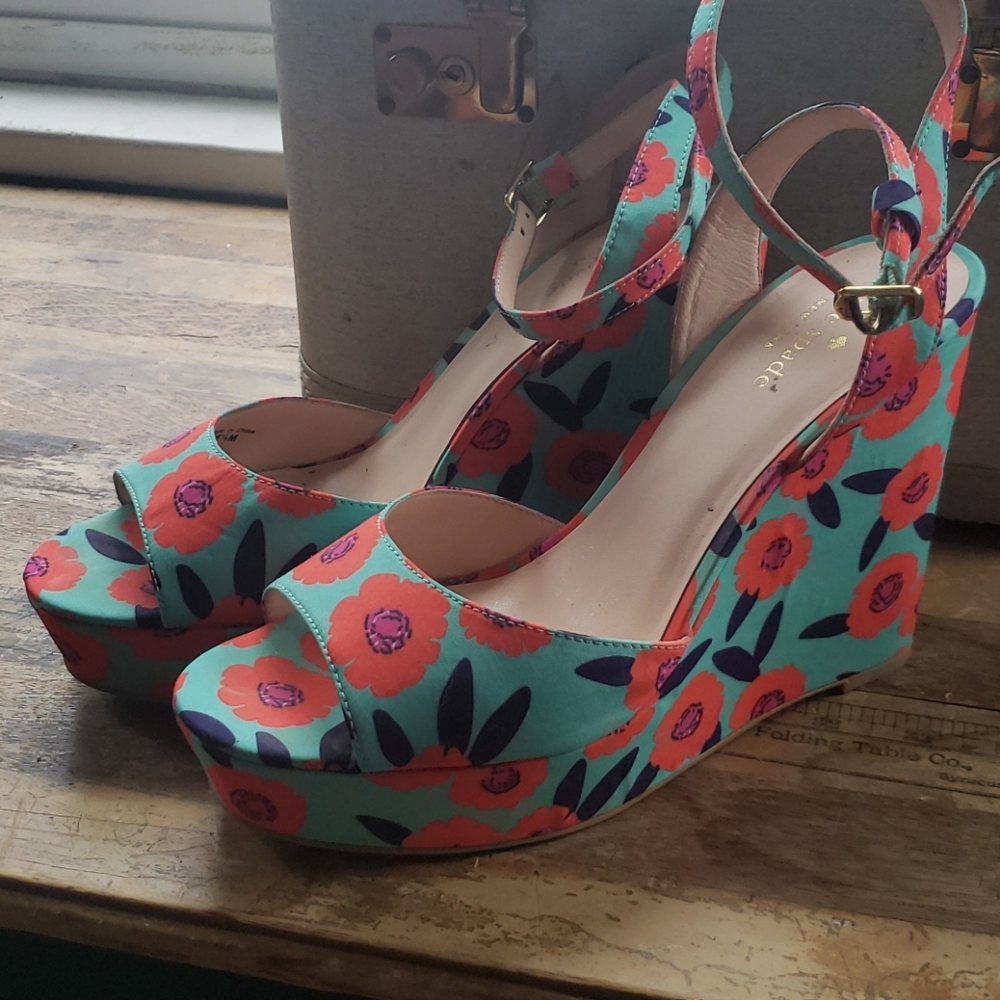 Adorable Kate Spade Floral Wedges 9.5